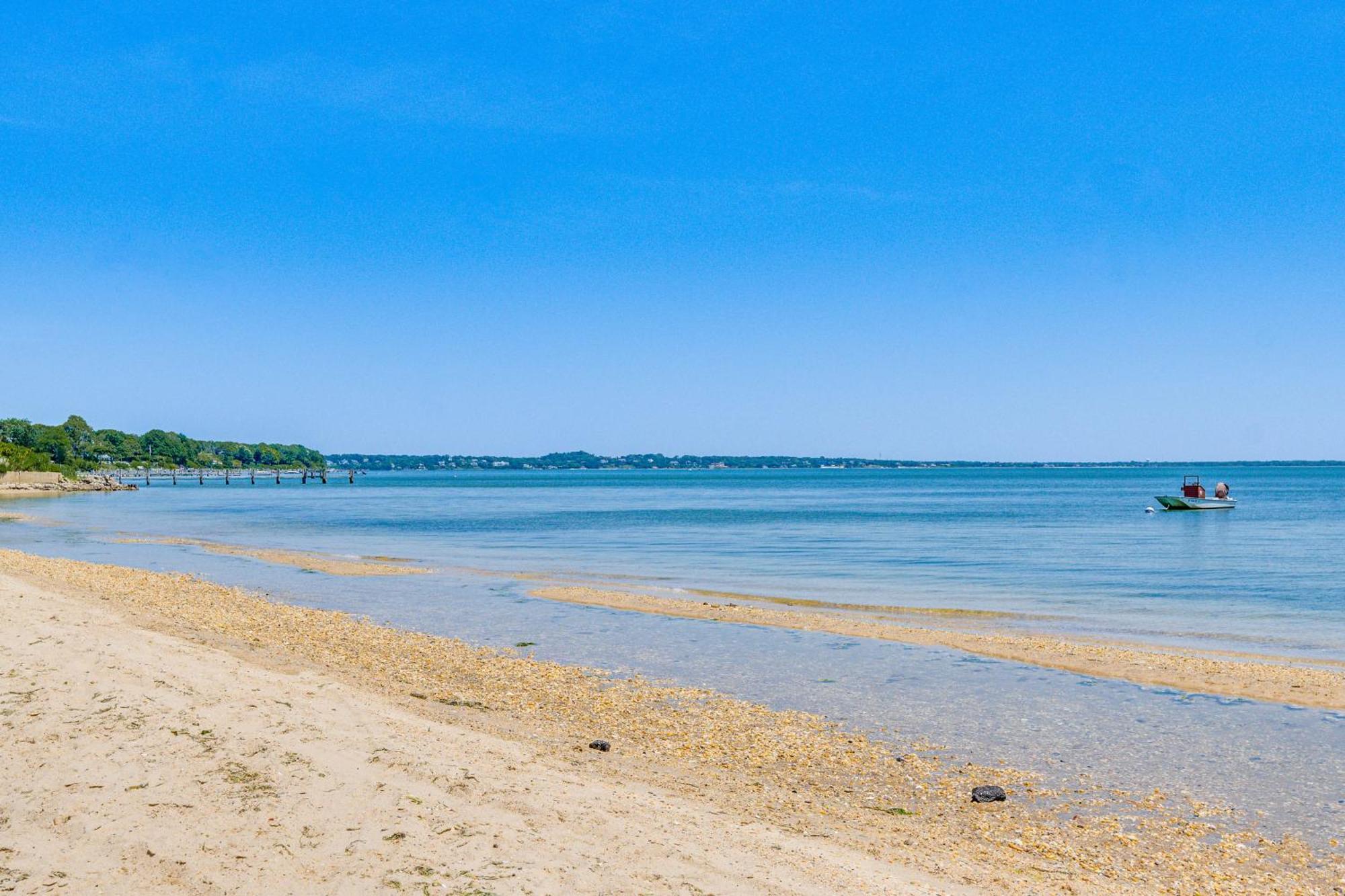 Distinctive Hamptons Home With Pool Near Bay, Ocean Hampton Bays Exterior foto