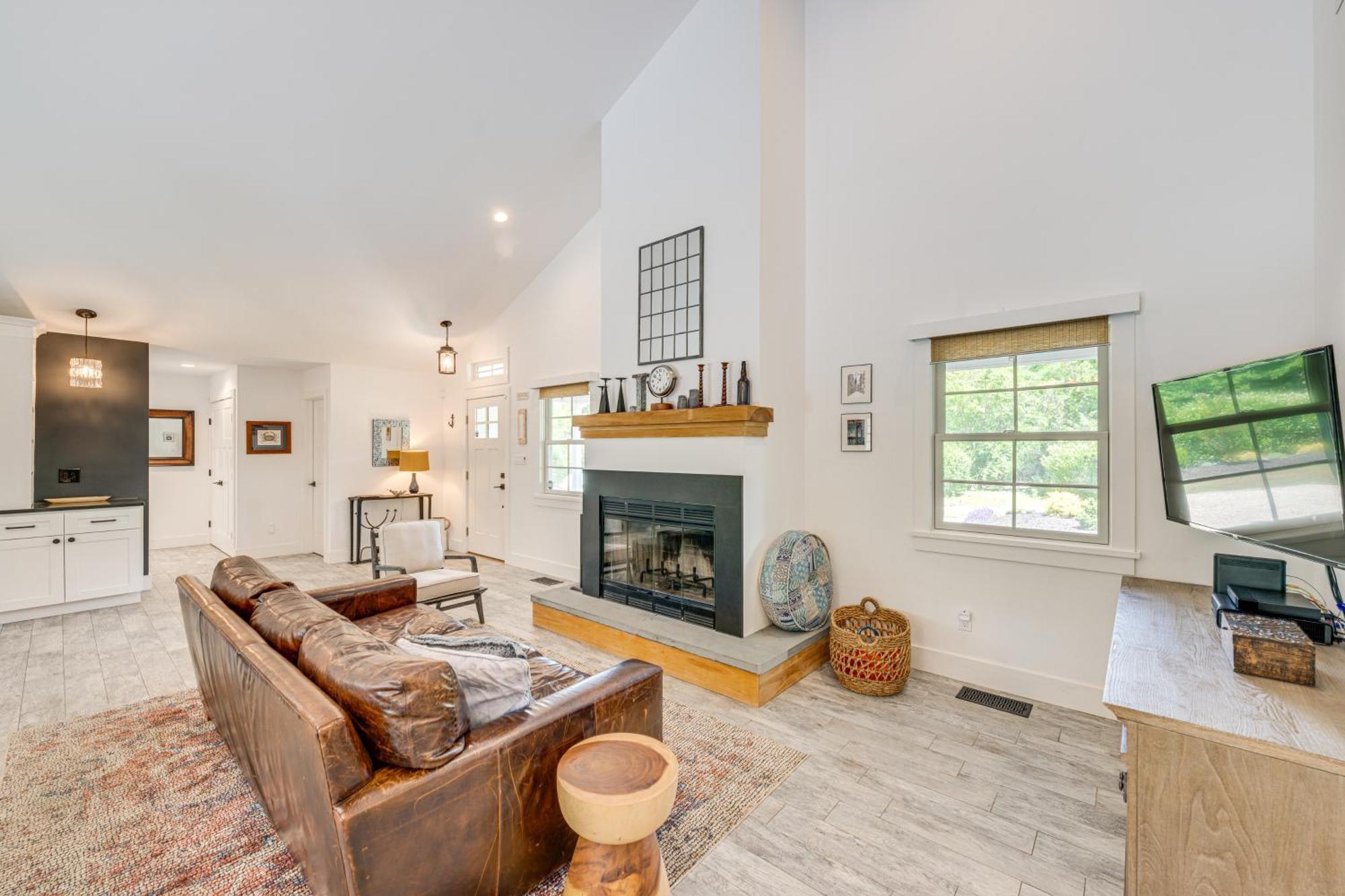 Distinctive Hamptons Home With Pool Near Bay, Ocean Hampton Bays Exterior foto